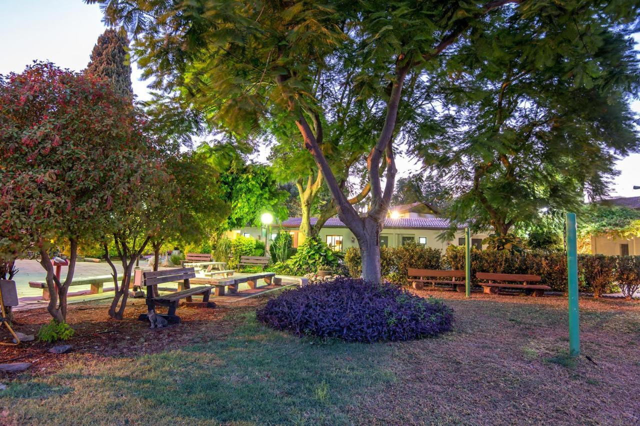 Degania Bet Kibbutz Country Lodging Kinneret Extérieur photo