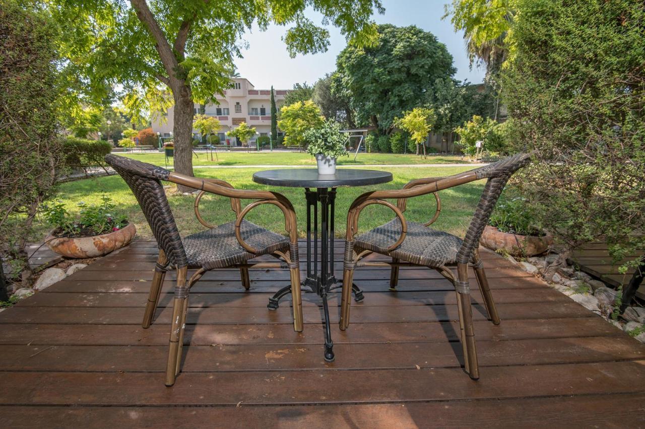 Degania Bet Kibbutz Country Lodging Kinneret Extérieur photo