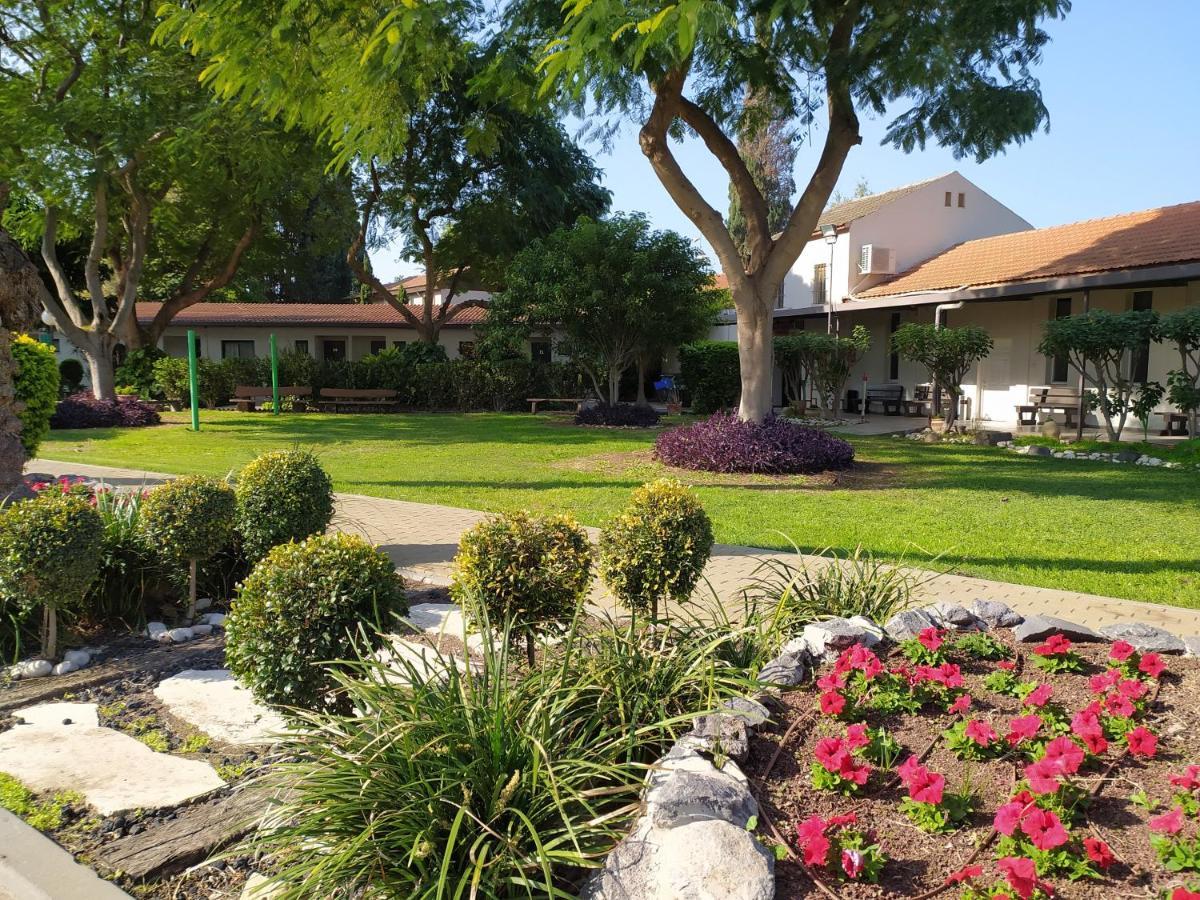 Hotel Degania Bet Kibbutz Country Lodging à Kinneret Extérieur photo